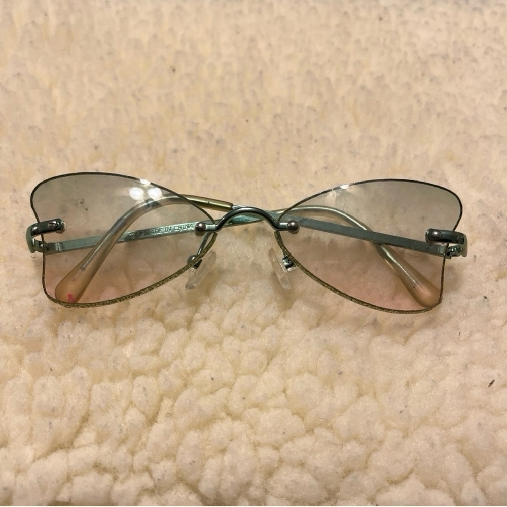 Stylish Gold and Silver Women's Sunglasses - Picture 16 of 17